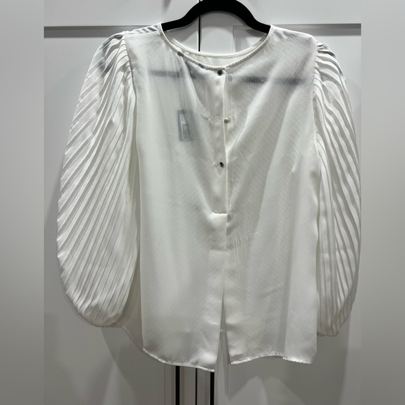 New, never worn- RW&co white, women’s blouse with flowing sleeves - Picture 6 of 8